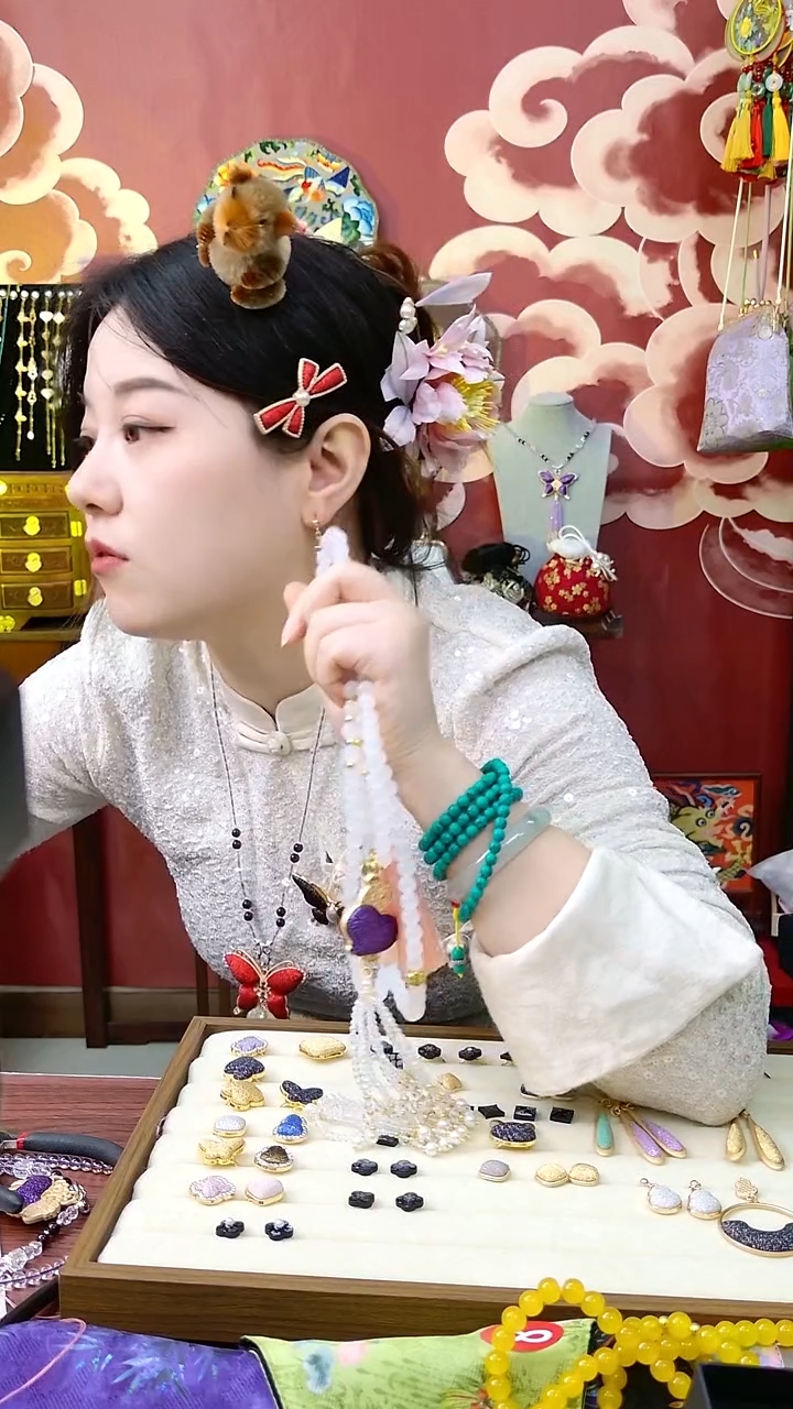 詹*兔兔缂丝毛衣链