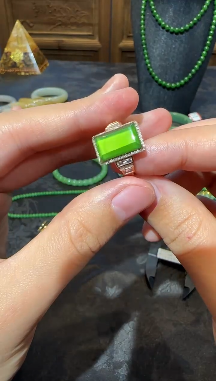 【闪购商品】和田玉耳饰18K金镶嵌1