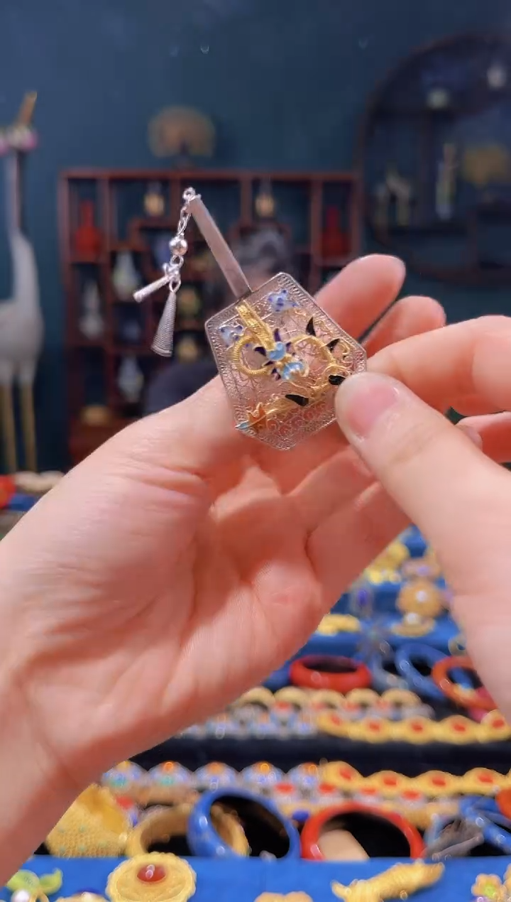 非遗技艺花丝镶嵌胸针