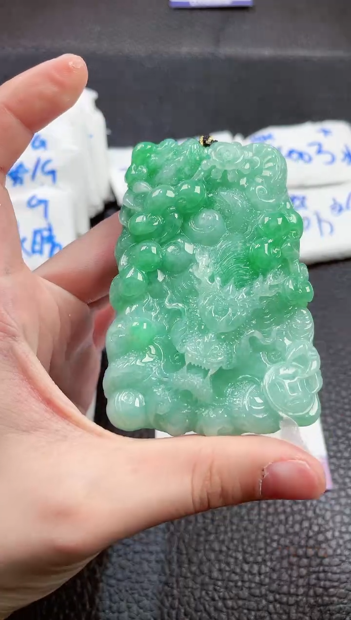 【闪购商品】翡翠未镶嵌颈饰00001924