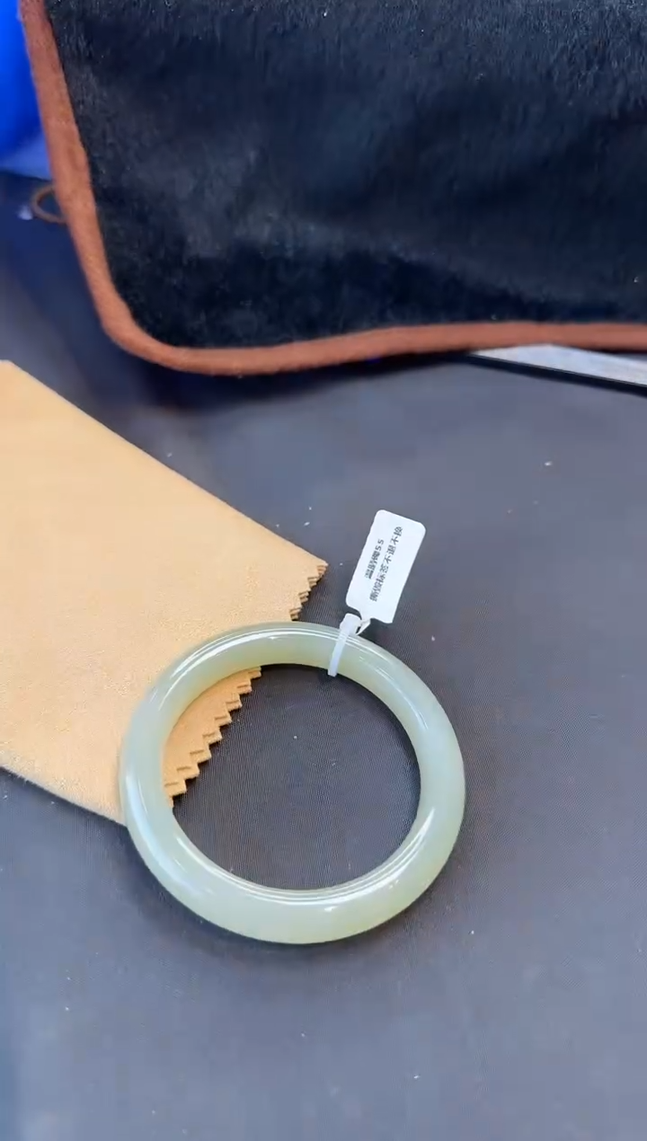 和田玉未镶嵌手镯温晴镯55