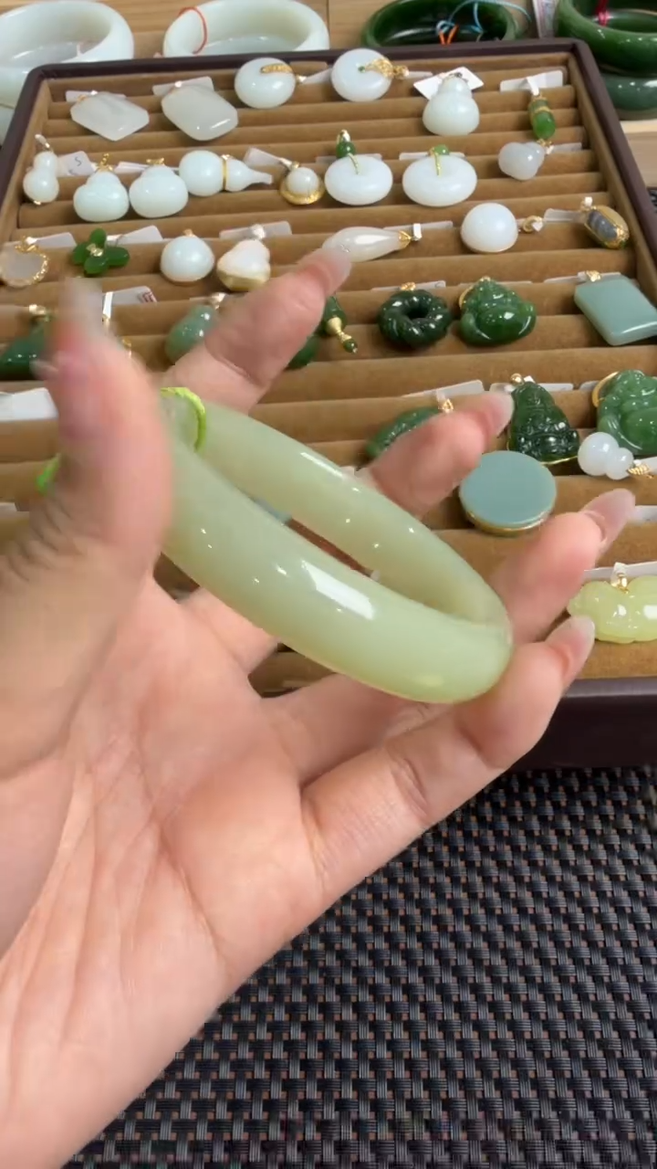 颈饰未镶嵌和田玉手镯57