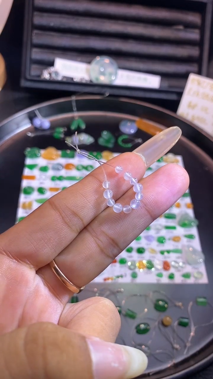 翡翠挂件未镶嵌珠子