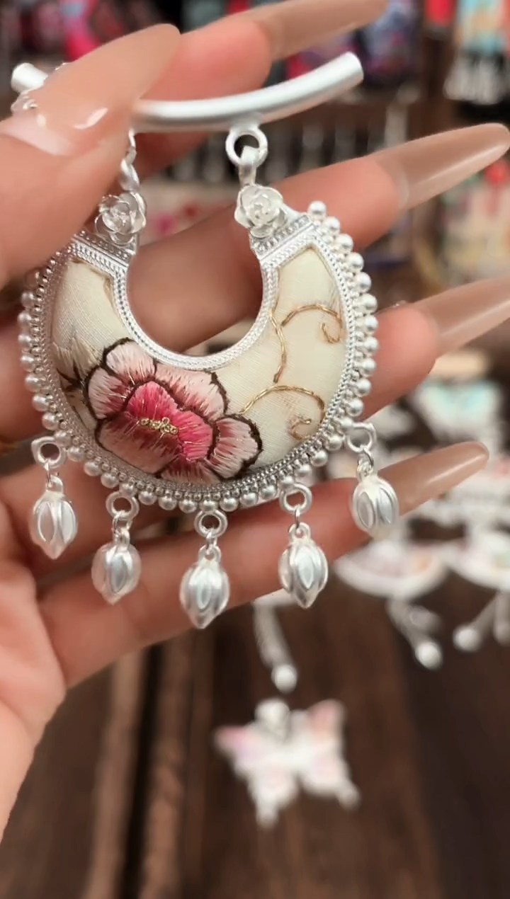 织绣非遗艺枝独秀老绣饰品313