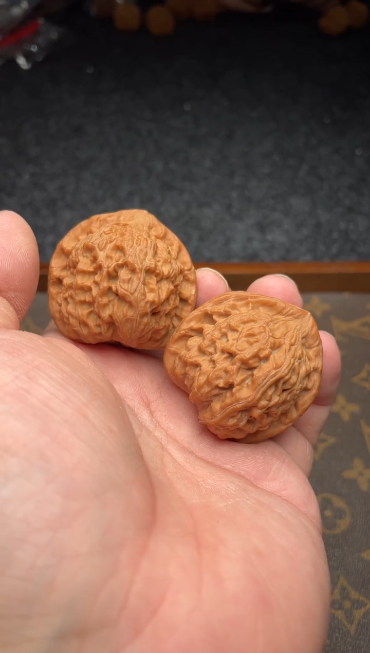 把件文玩核桃 B  264号   42尺红狮子