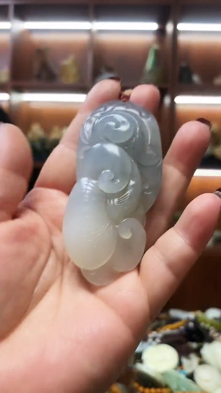 未镶嵌蛇纹石玉吊坠     