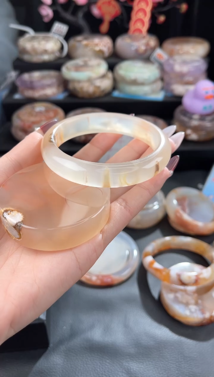 【闪购商品】石英质玉手镯未镶嵌60