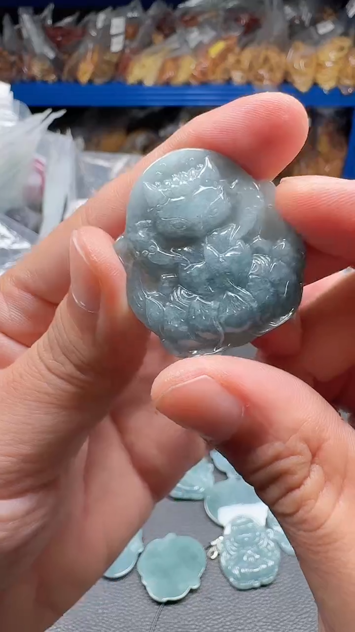 翡翠未镶嵌颈饰086