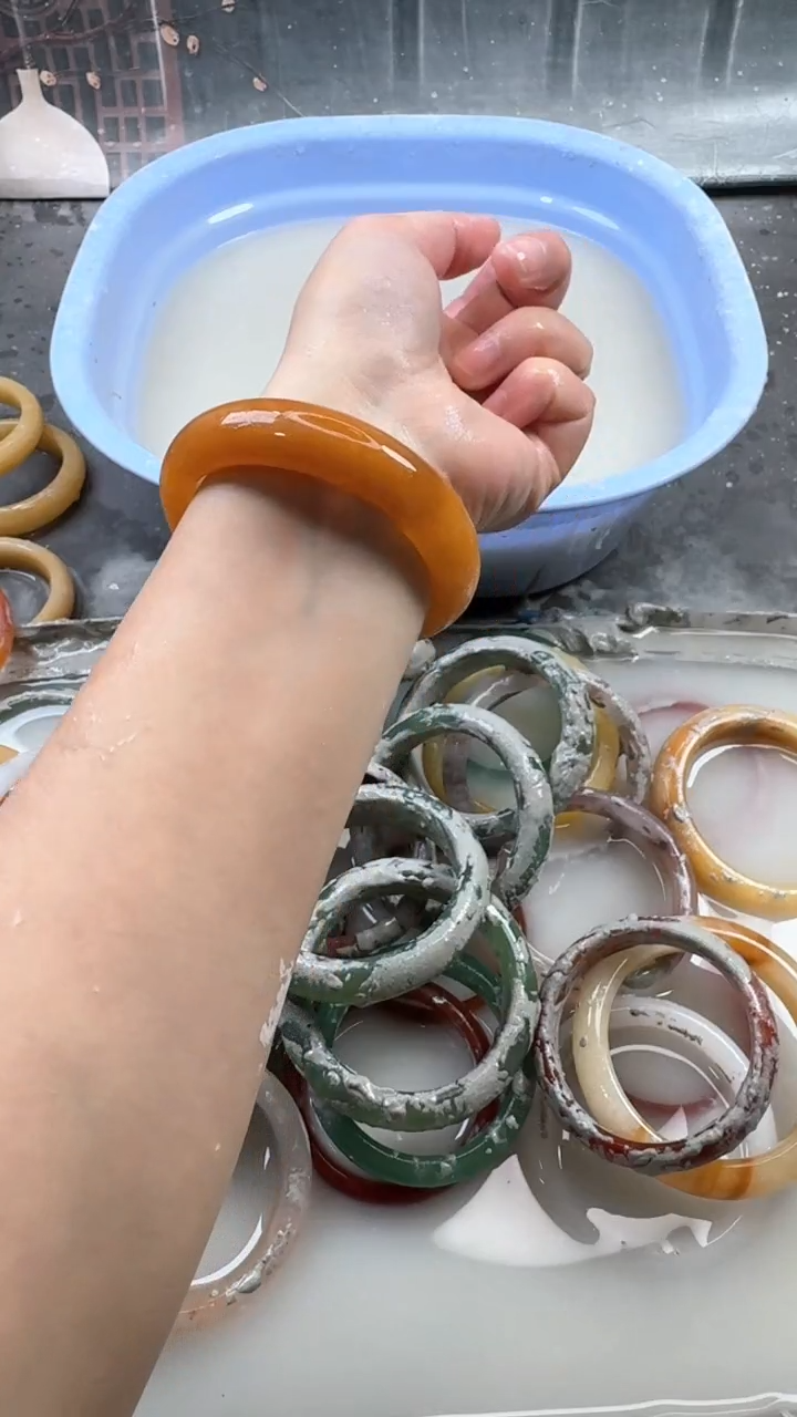 【闪购商品】石英质玉手镯未镶嵌80