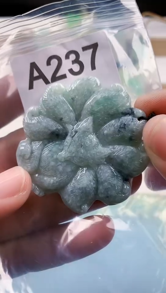 【闪购商品】翡翠挂件未镶嵌天然翡翠吊坠挂件