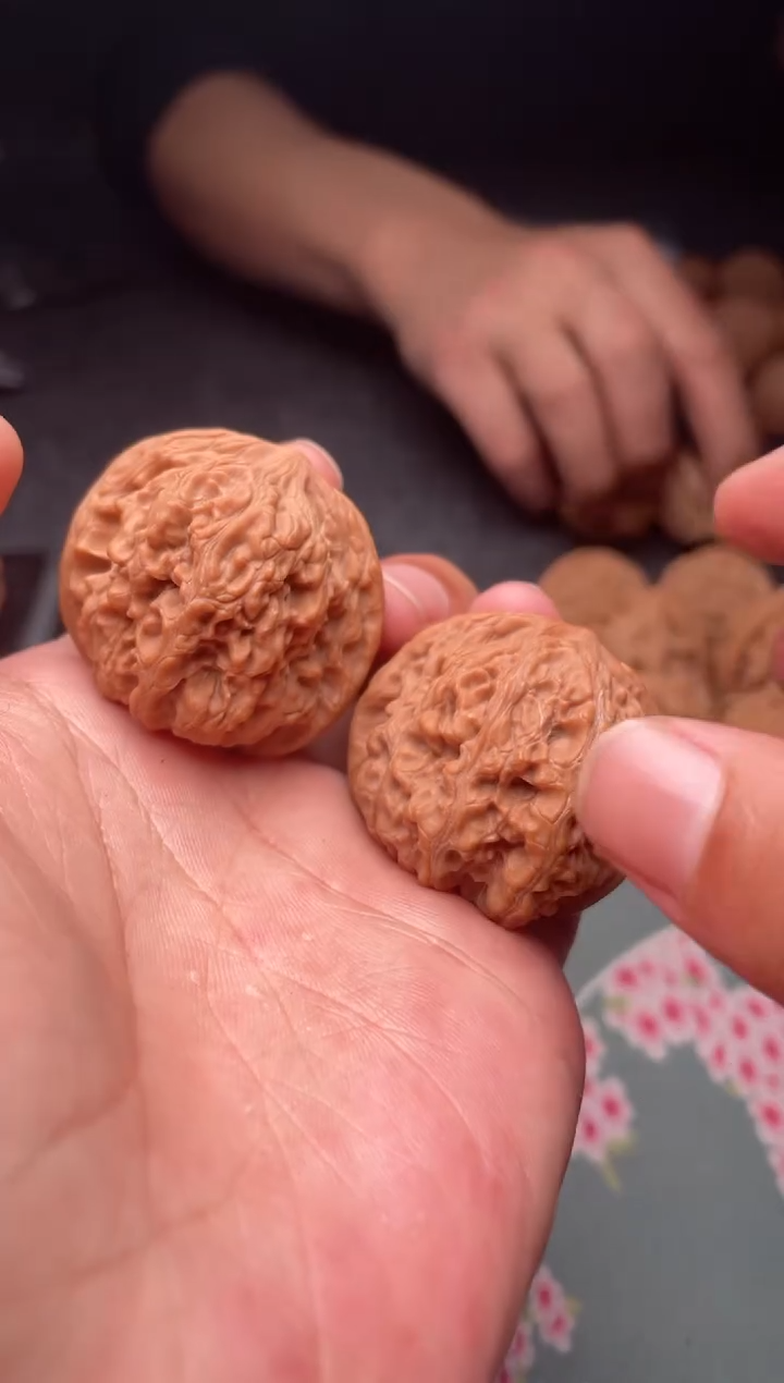 把件文玩核桃a249  龙洞玉 39尺