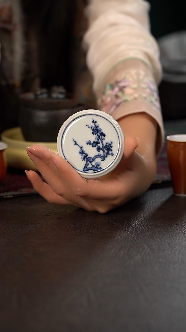 研山琢器青花 梅枝小杯垫