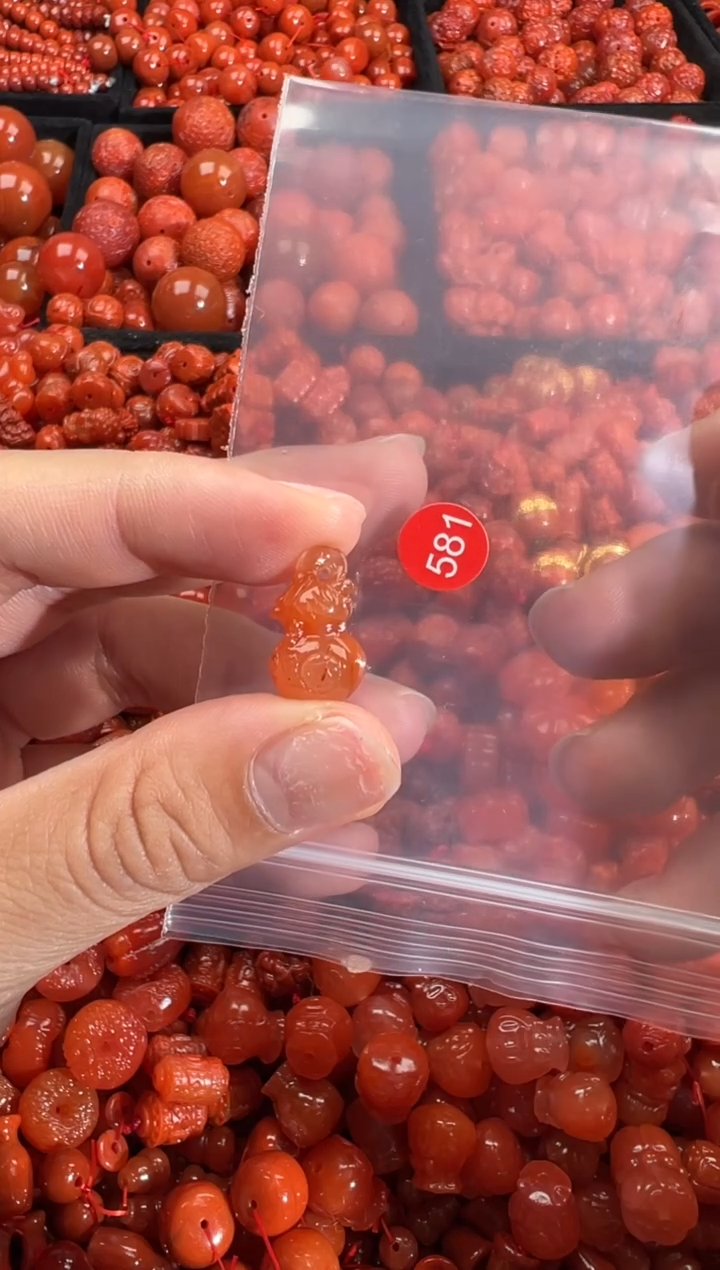南红玛瑙未镶嵌颈饰1
