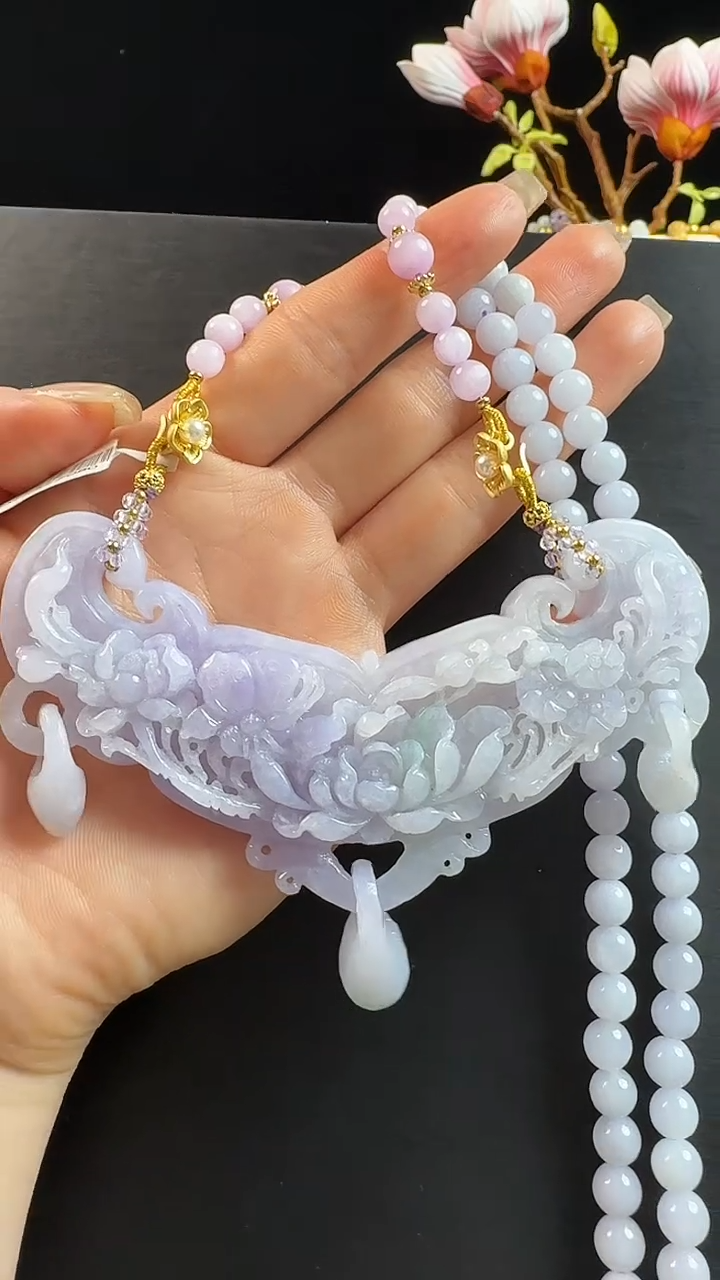 颈饰未镶嵌翡翠弯弯