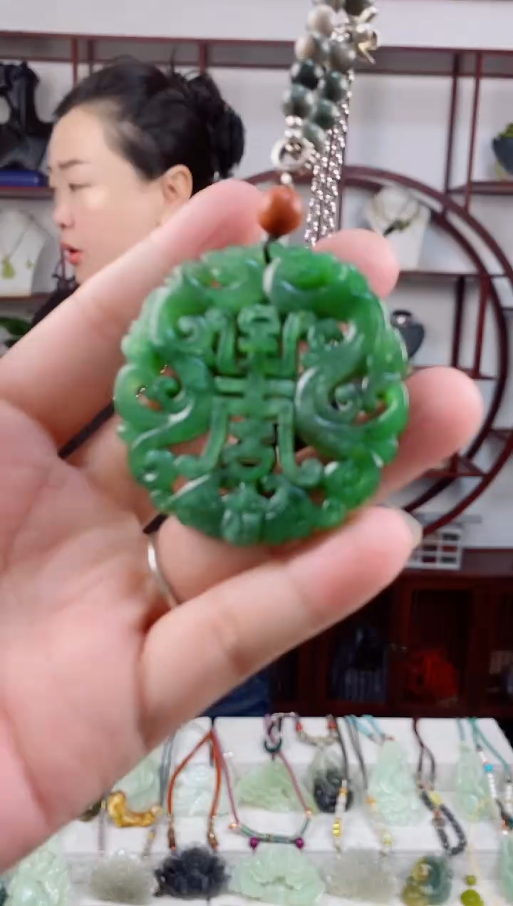 颈饰未镶嵌和田玉万寿牌