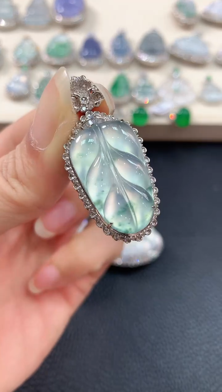 【闪购商品】翡翠吊坠(不含链)18K金镶嵌b174       