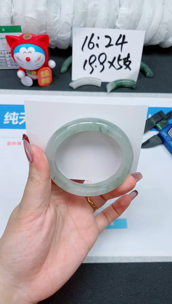 【闪购商品】石英质玉手镯未镶嵌75