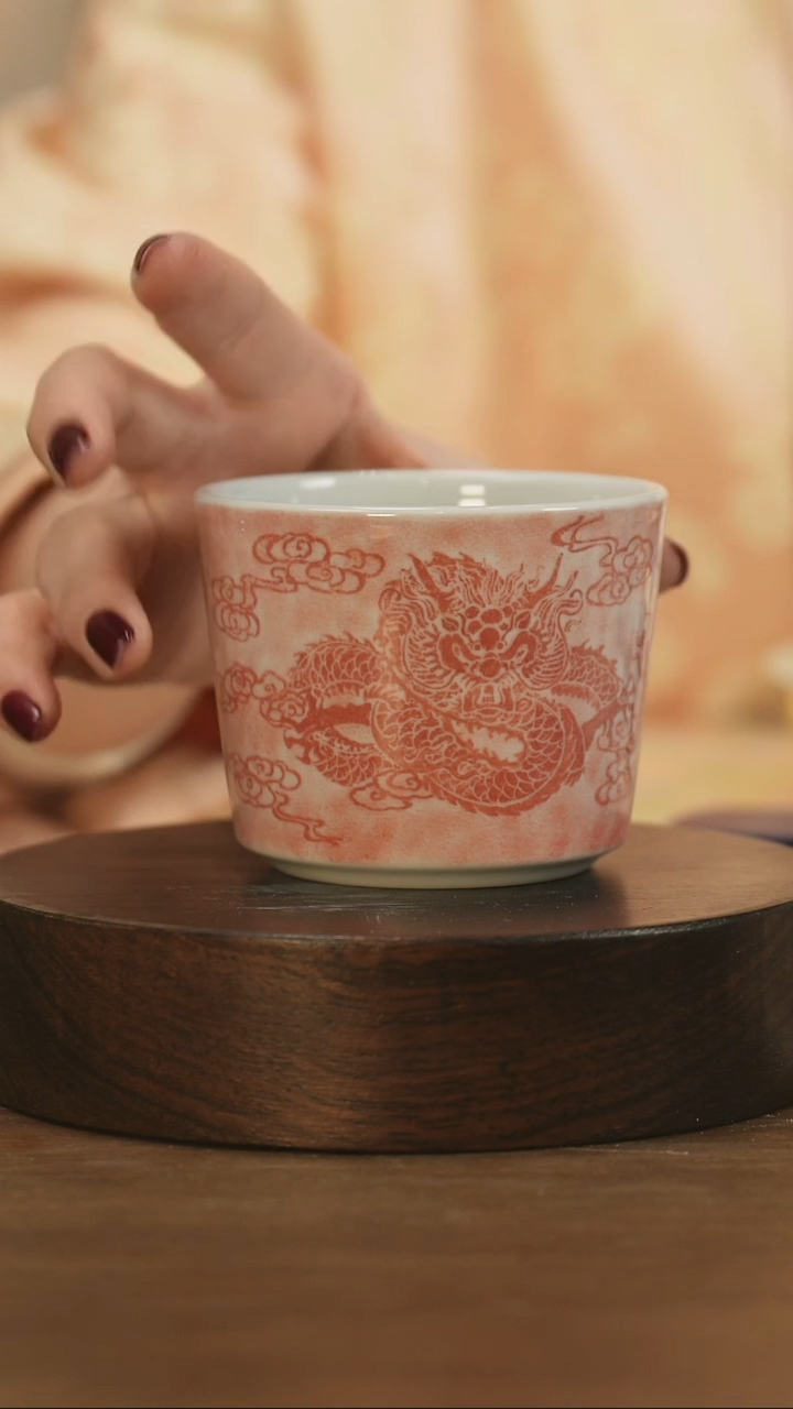 【闪购商品】景德镇手工拓片龙纹直口杯