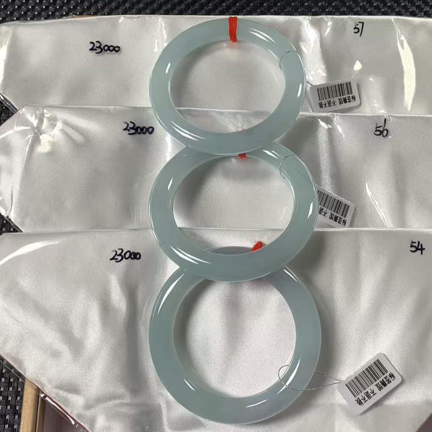 天然缅甸翡翠A货手镯多样性发货，发一件