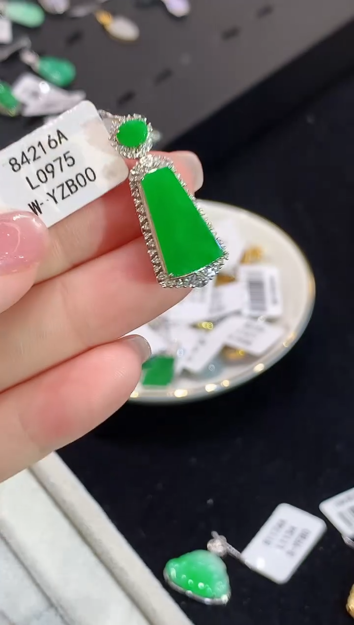 翡翠18K金镶嵌吊坠(不含链)L0975多样性发其一