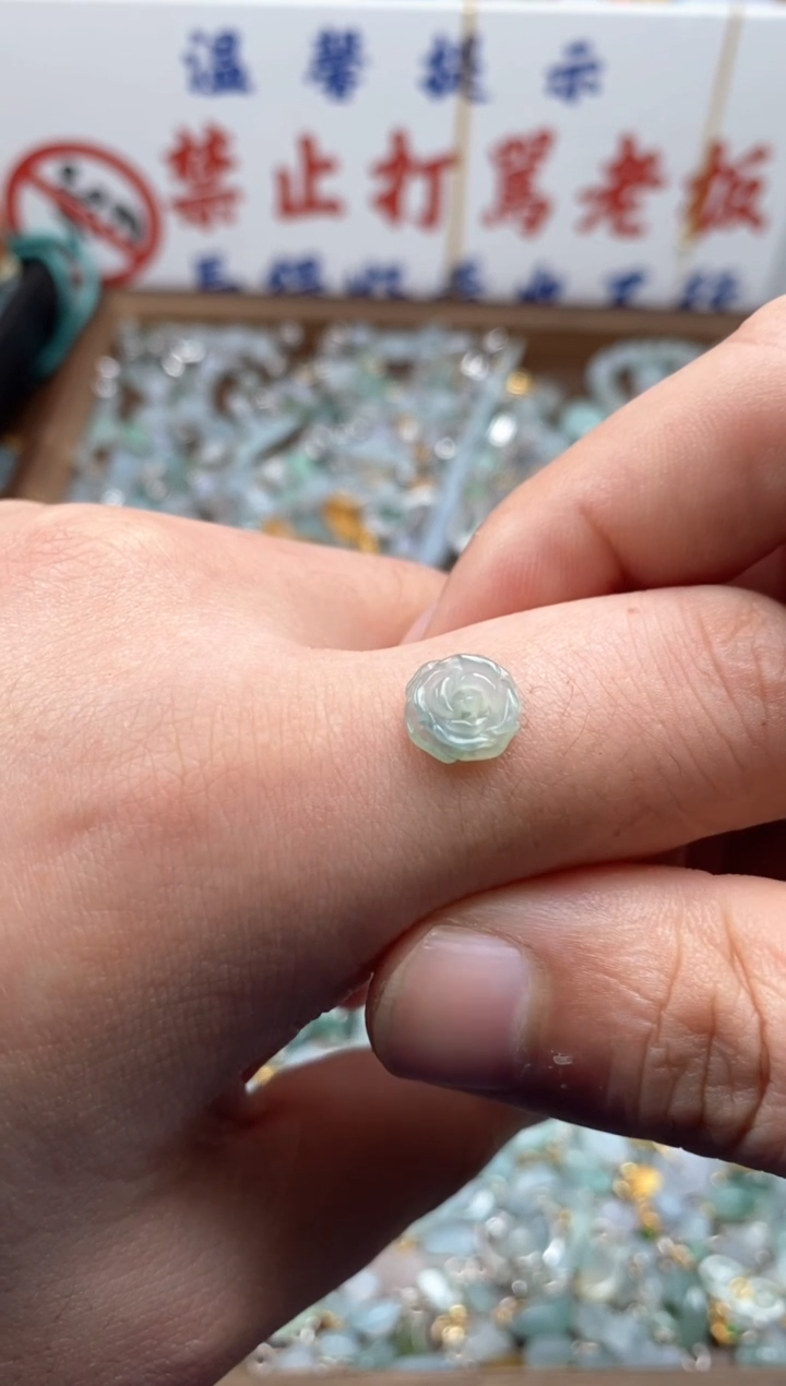 【闪购商品】翡翠颈饰未镶嵌哥哥