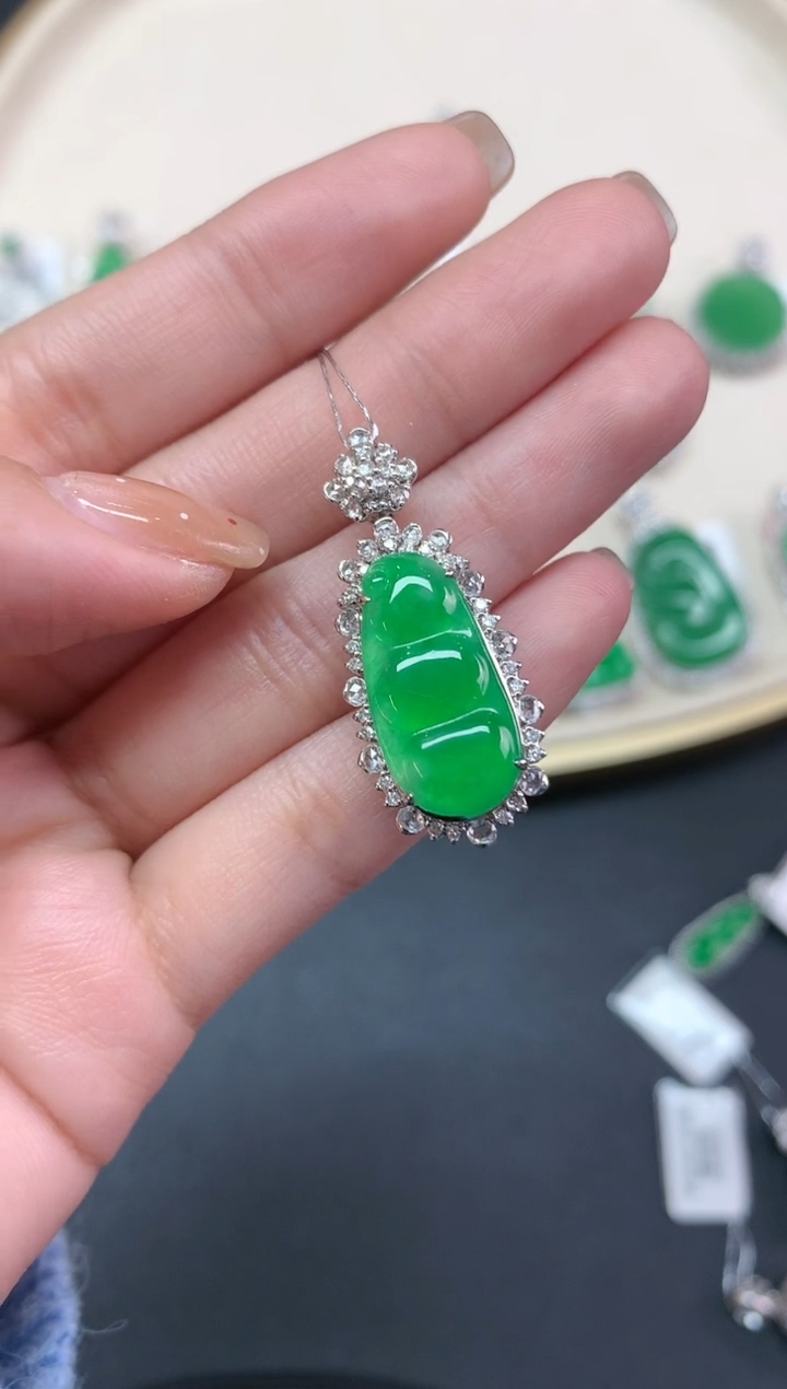 【闪购商品】翡翠吊坠(不含链)18K金镶嵌吊坠A492|26800