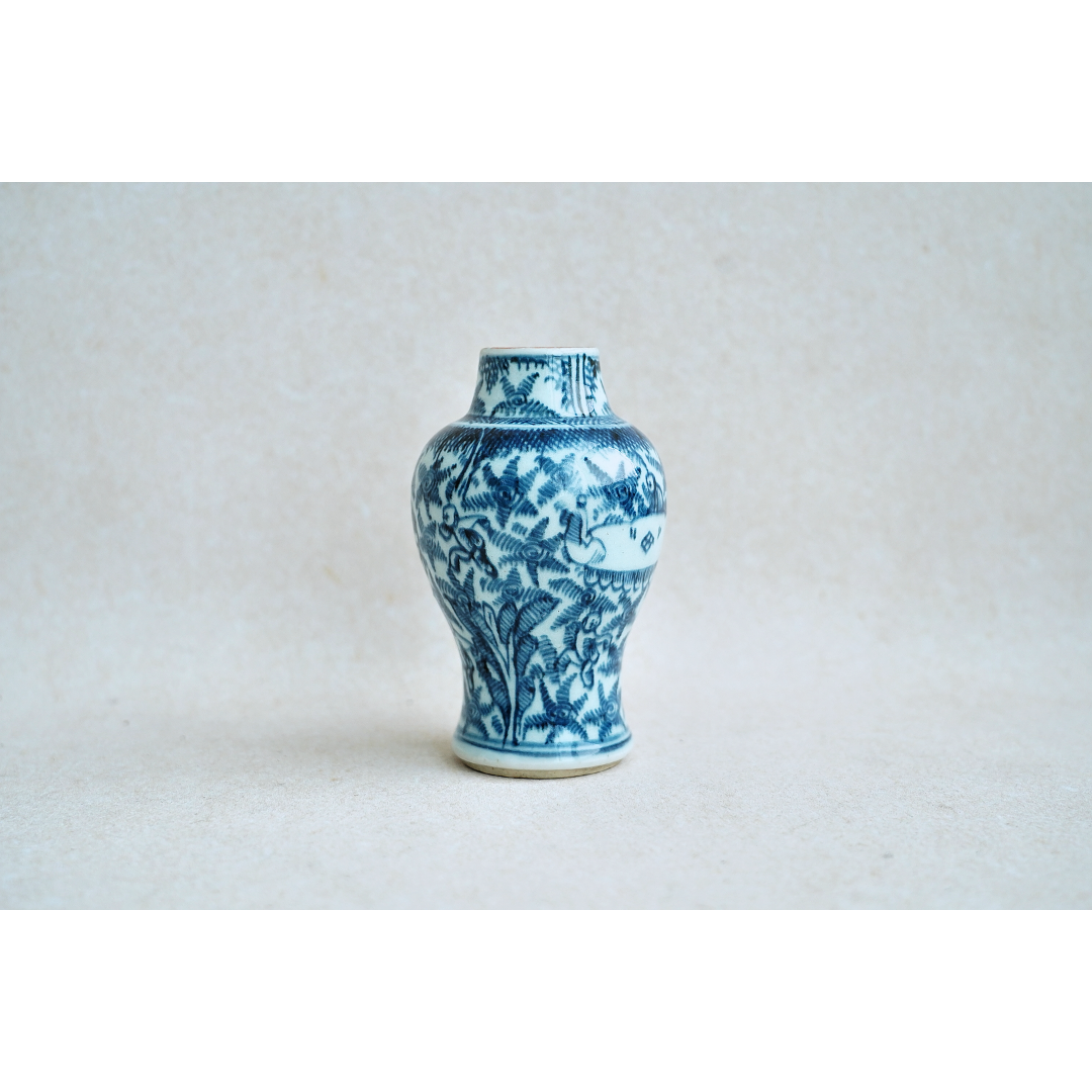 文华藏珍第342期拍品 7 清 青花铁线描婴戏图梅瓶