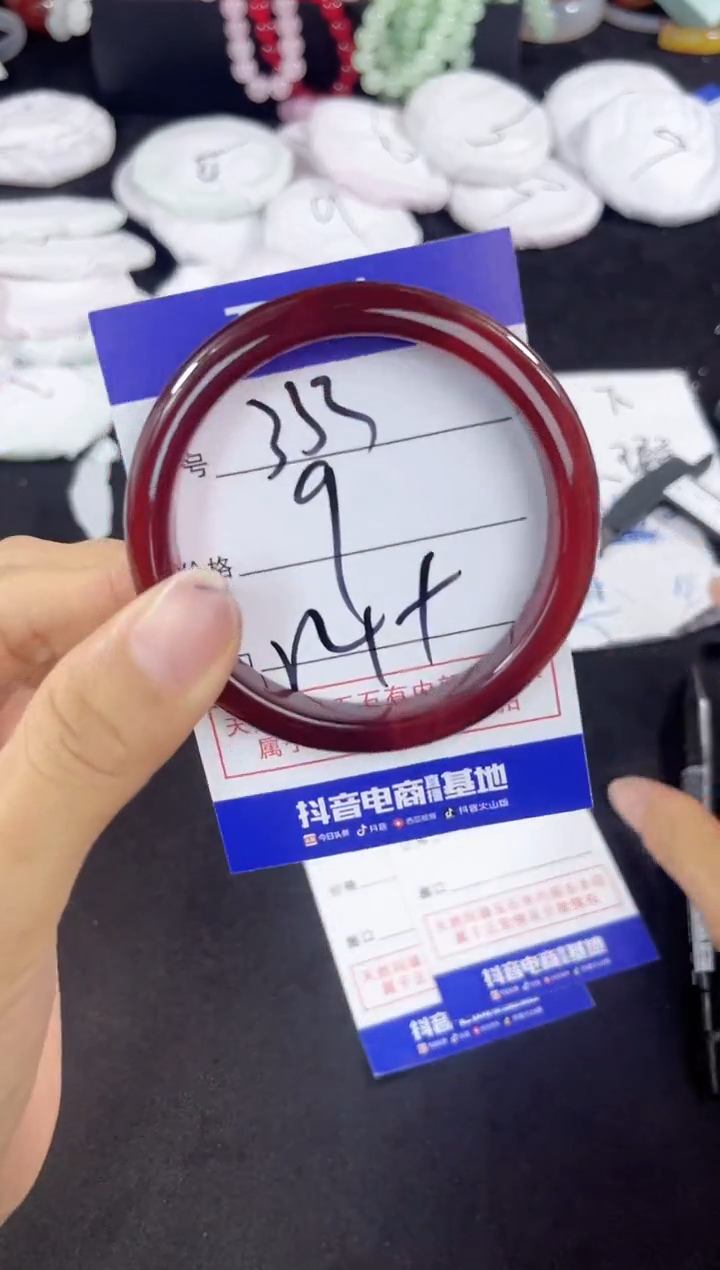 玛瑙/玉髓手镯未镶嵌333