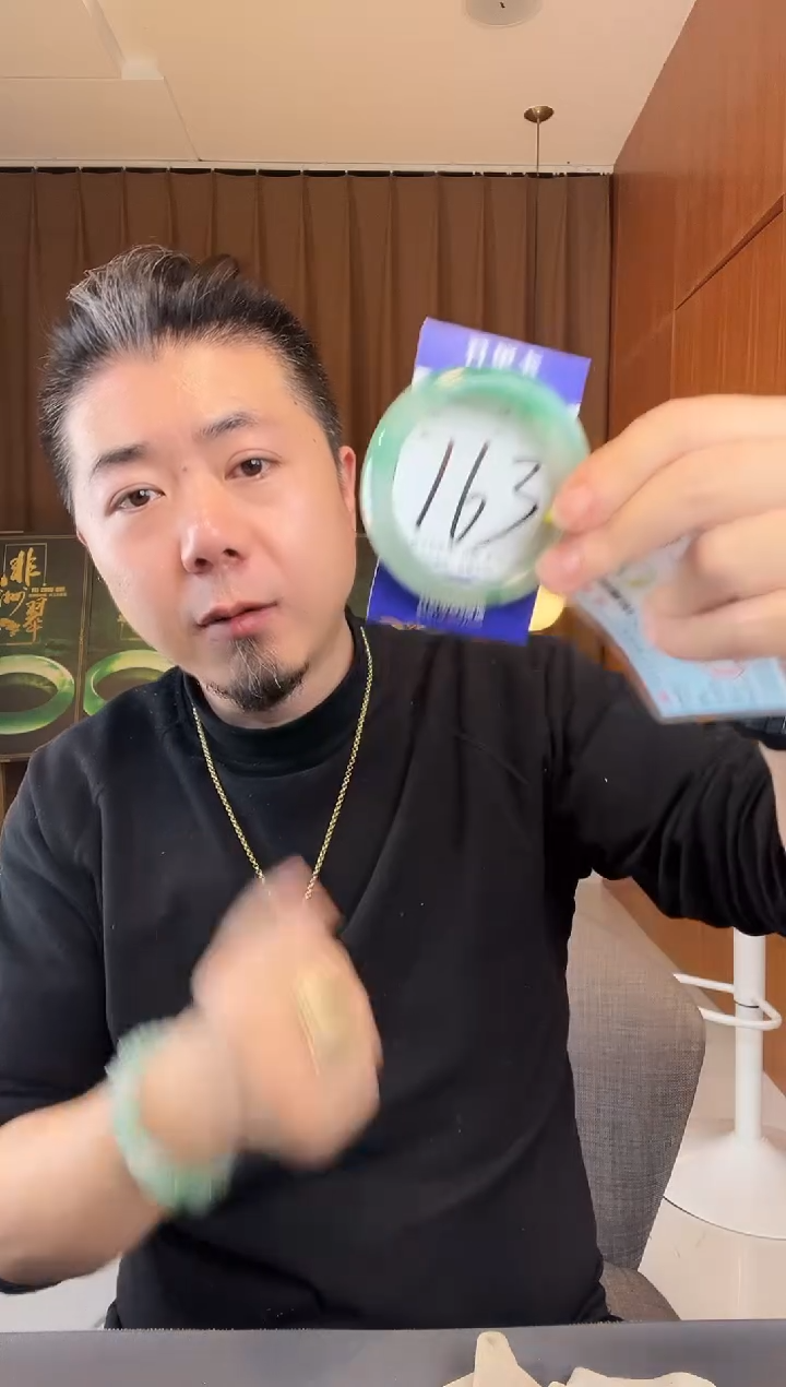 【闪购商品】石英质玉手镯未镶嵌非洲翠