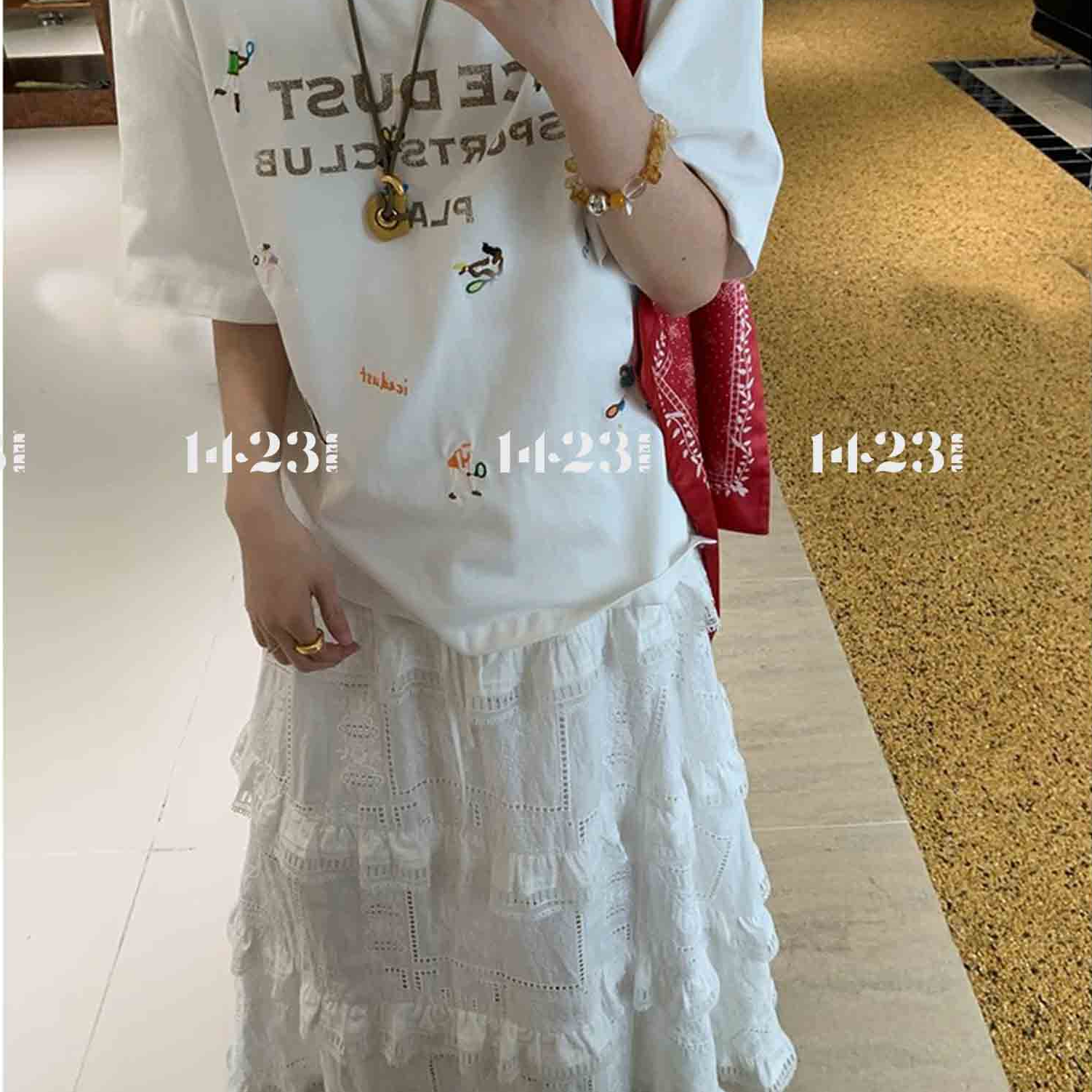 1423【舒适区】新款彩色趣味印花刺绣短袖设计师T恤&白色蛋糕半裙