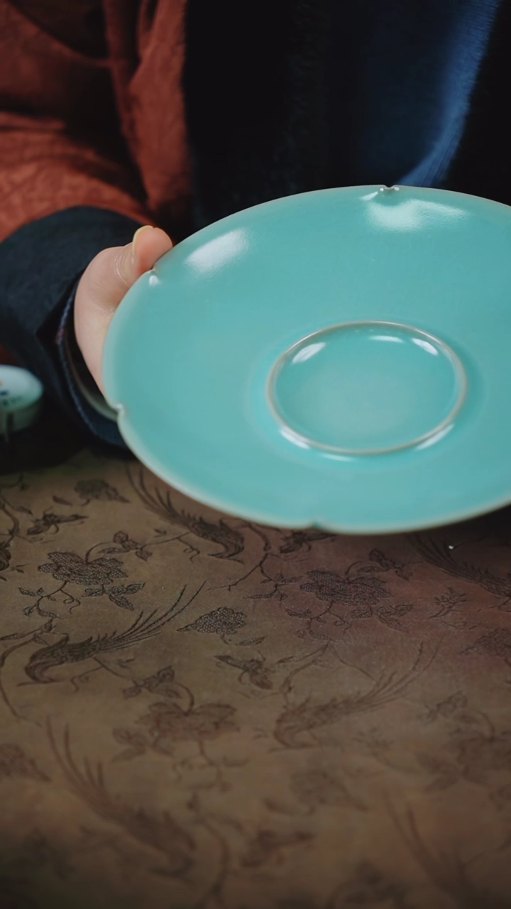 【闪购商品】杯32汝瓷衬塑钢管花口盘