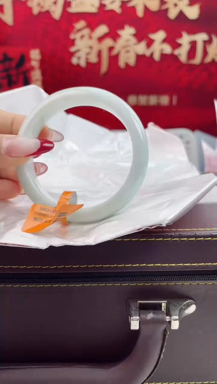 【闪购商品】翡翠手镯未镶嵌7翡翠手镯（微瑕）