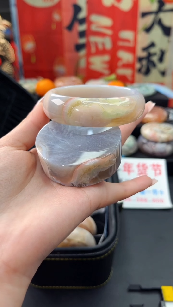 【闪购商品】石英质玉手镯未镶嵌赠送镯心（圈口）56