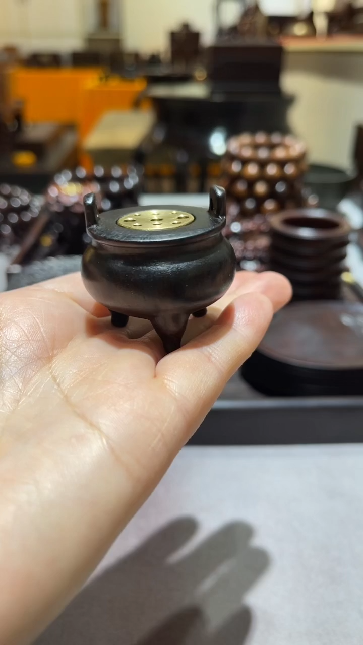 东非黑黄檀（紫光檀）精品木雕精工细作