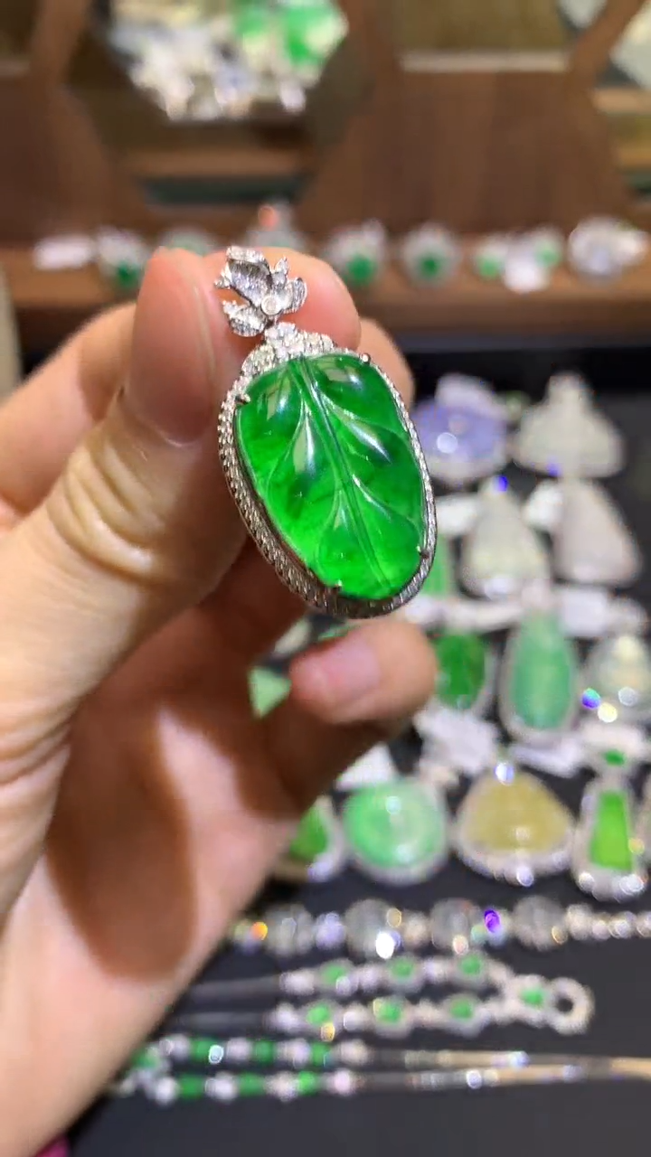 【闪购商品】翡翠吊坠(不含链)18K金镶嵌吊坠