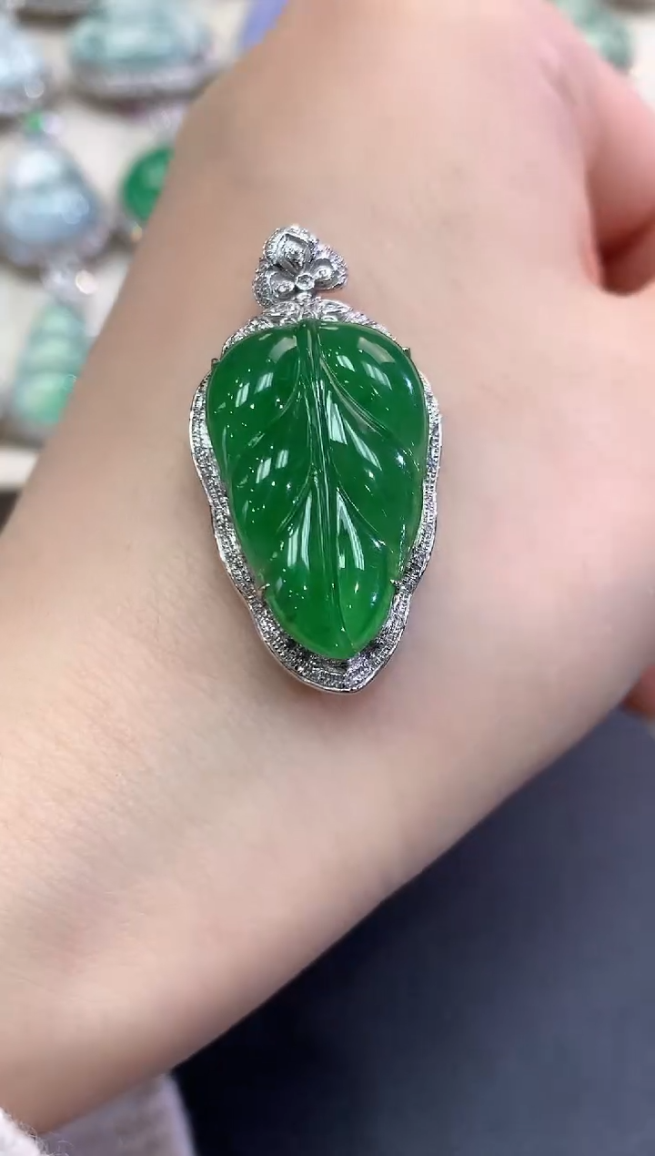 【闪购商品】翡翠颈饰18K金镶嵌C6   