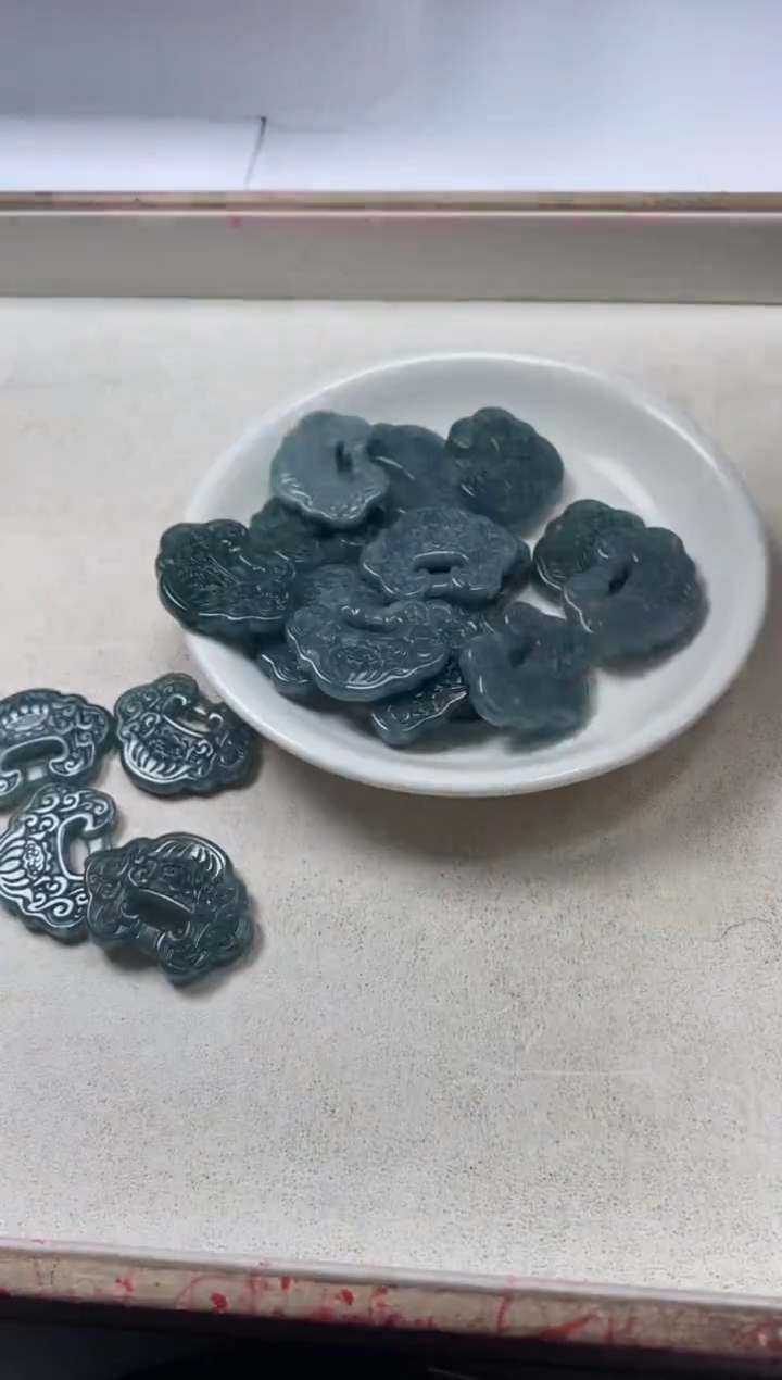 【闪购商品】翡翠颈饰未镶嵌x1070翡翠蓝水大如意*1个