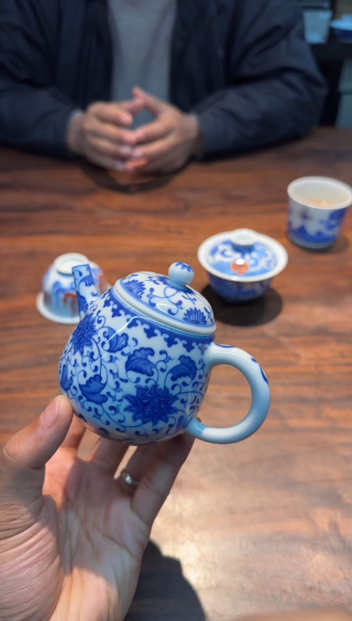 【闪购商品】妙色 青花缠枝西番莲壶