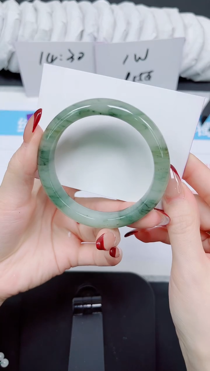 【闪购商品】石英质玉手镯未镶嵌63