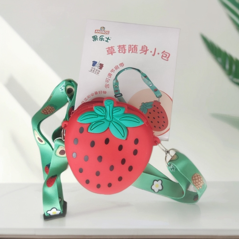 ZB萌萌哒硅胶卡通斜挎零钱包可爱时尚宝宝草莓小背包