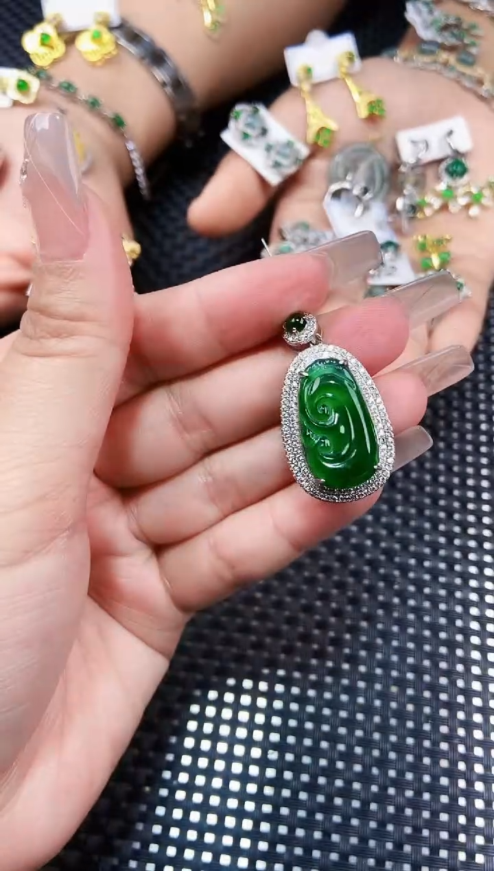 【闪购商品】翡翠吊坠(不含链)未镶嵌111111111