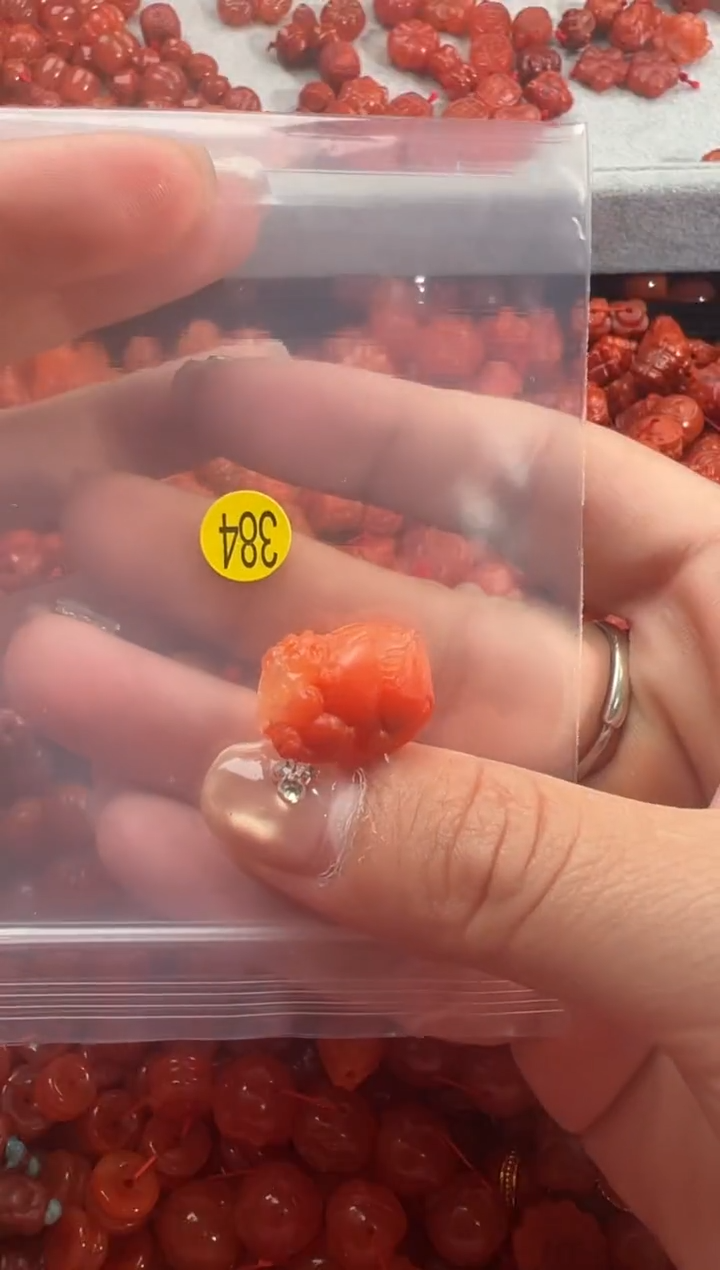 南红玛瑙未镶嵌颈饰1