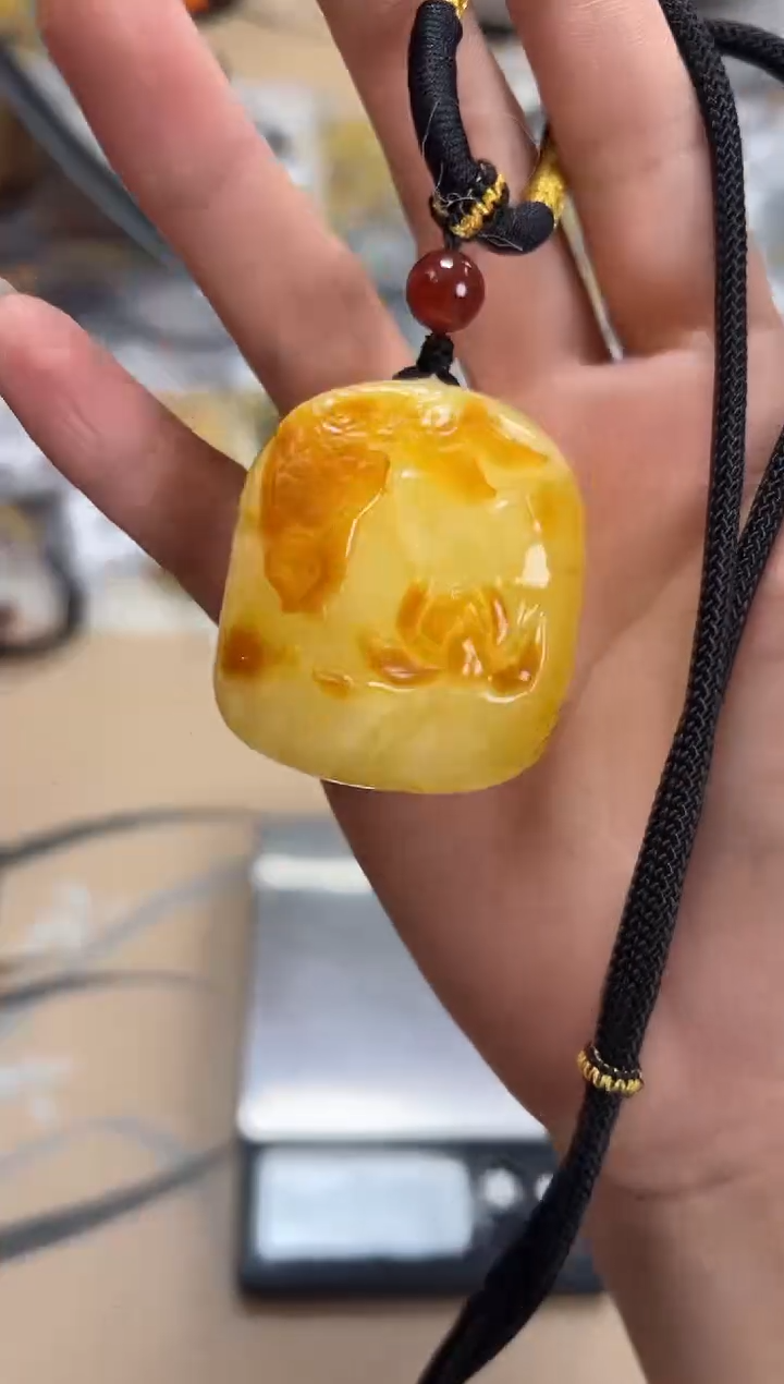 【闪购商品】琥珀裸石未镶嵌蜜蜡吊坠