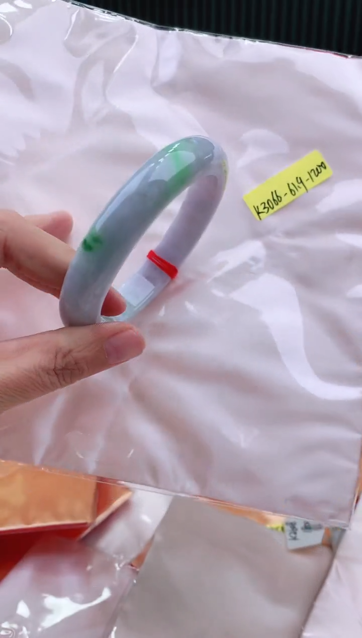 未镶嵌手镯翡翠61+