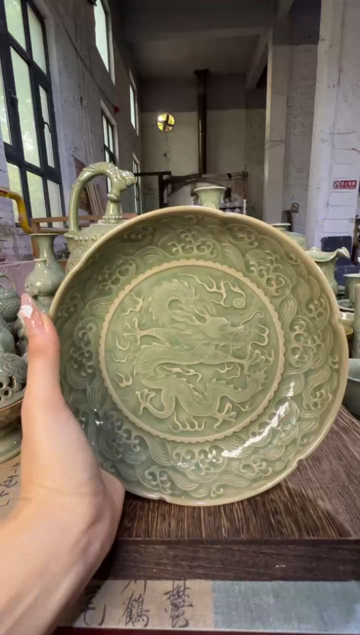 微瑕耀州窑穿云龙盘