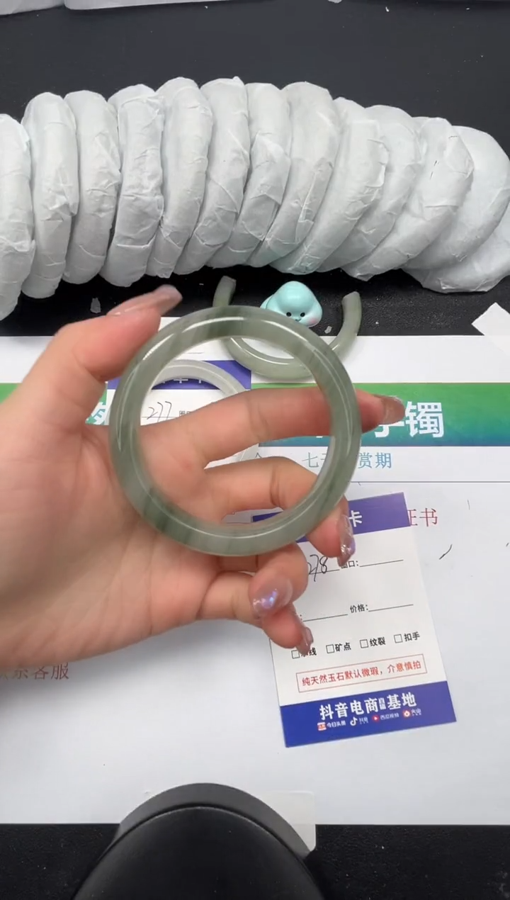 【闪购商品】石英质玉手镯未镶嵌278-56.7