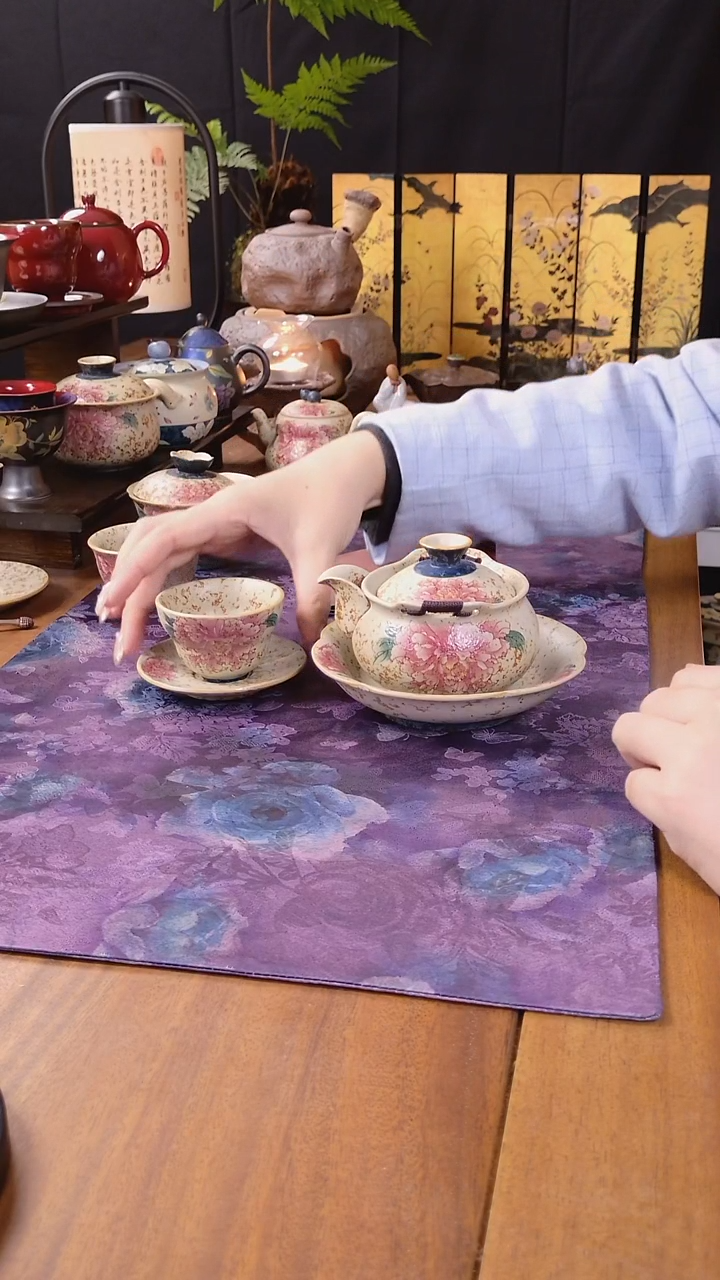 青花火石红焦糖釉牡丹手抓壶四件套