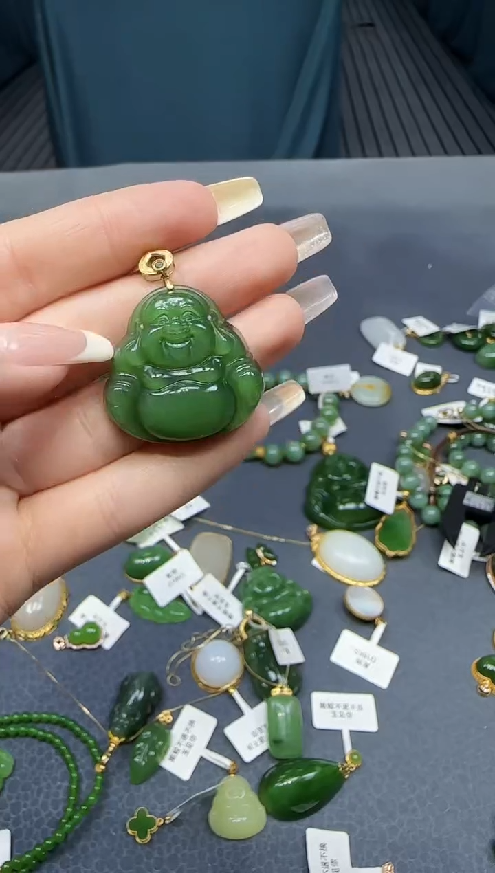 【闪购商品】和田玉挂件18K金镶嵌1