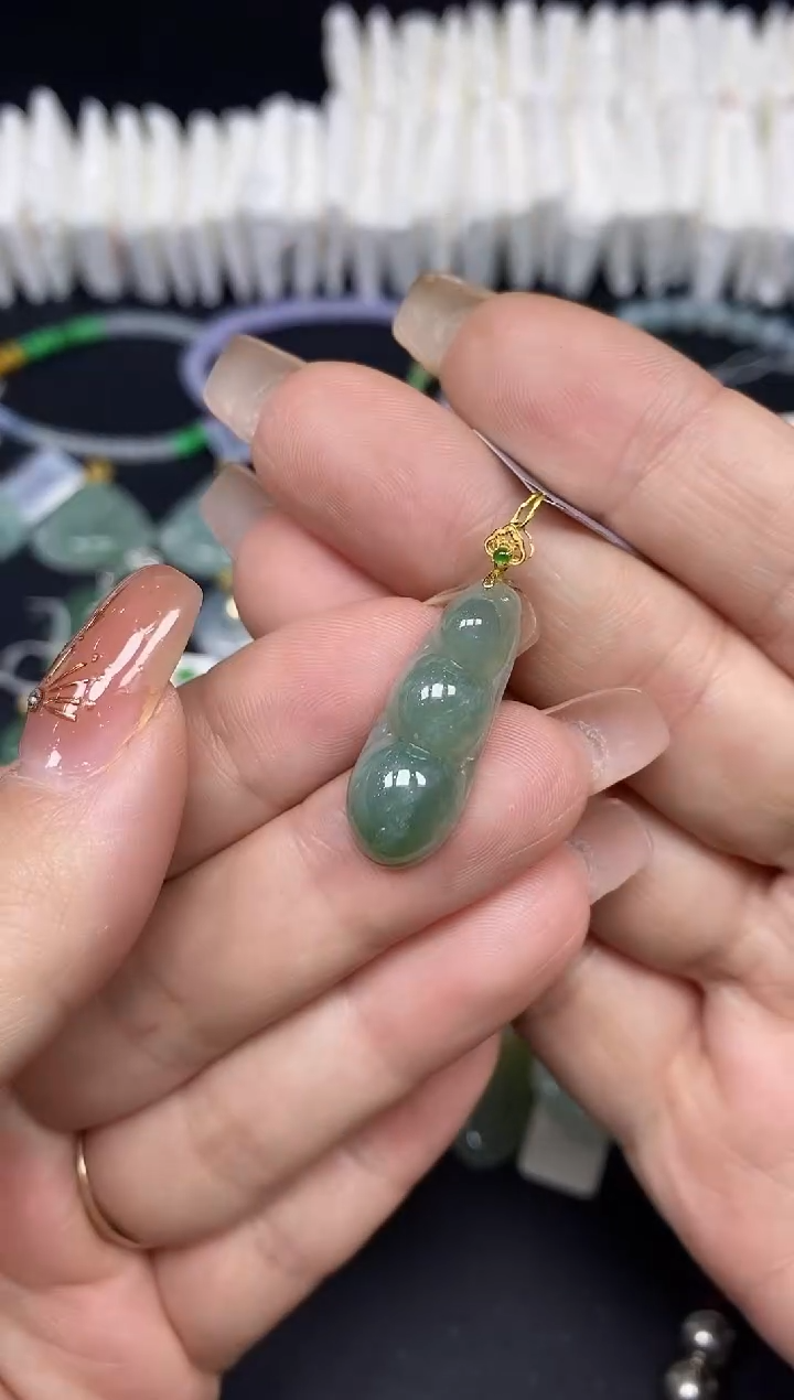 吊坠(不含链)18K金镶嵌翡翠豆子18K金扣镶嵌@@CMT