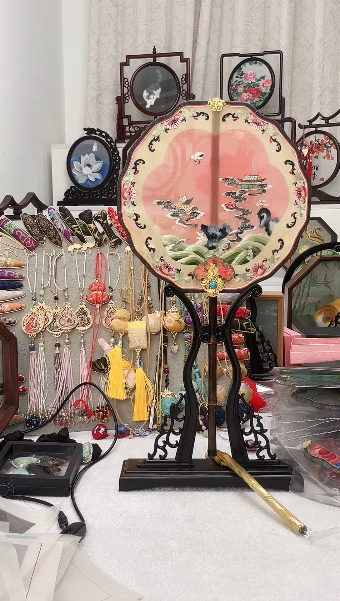 扇子苏绣作品手工团扇